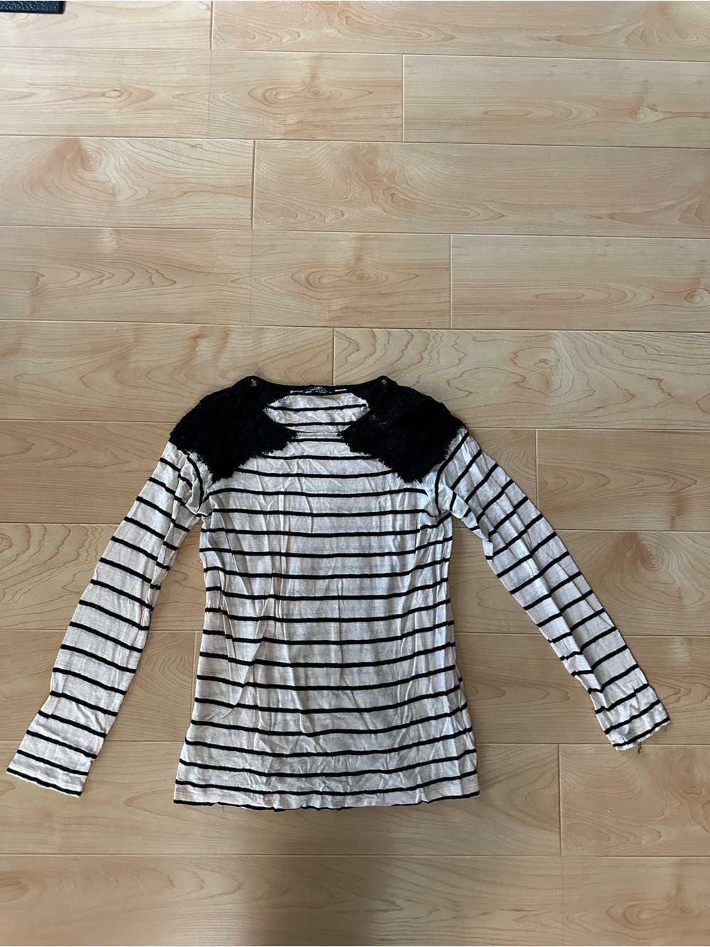 🌻 2/$10 Zara Striped Long Sleeve Top with Black Lace Yoke medium